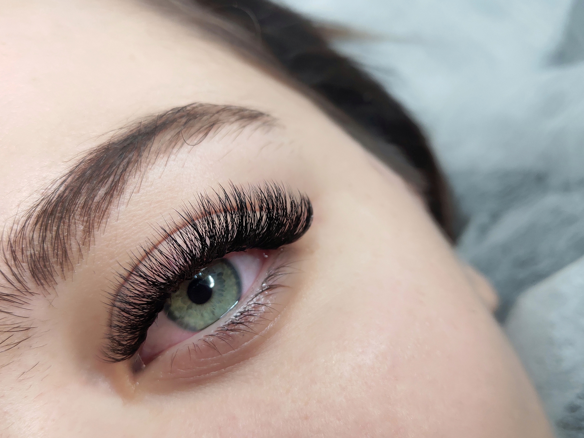 How Long Does It Take For Eyelash Extensions To Fall Out?