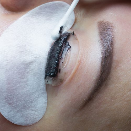 How To Dye Your Eyelashes