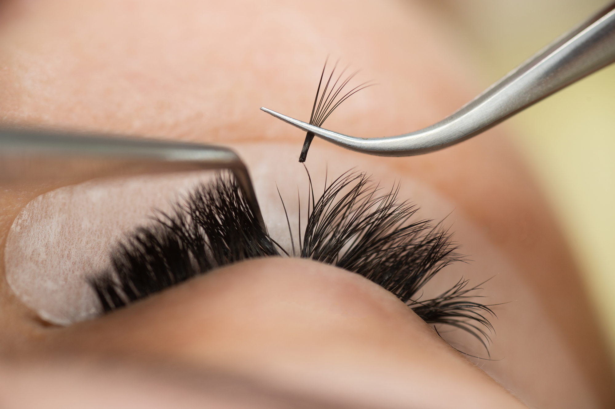 signs of damage to your natural lashes from extensions